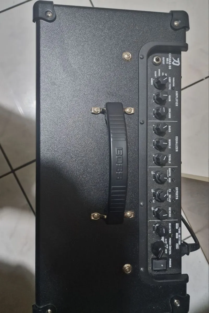 ΗΛΕΚΤΡΙΚΗ ΚΙΘΑΡΑ FENDER ΚΑΙ ΕΝΙΣΧΥΤΗΣ BOSS KATANA-50 MK II - Image 2