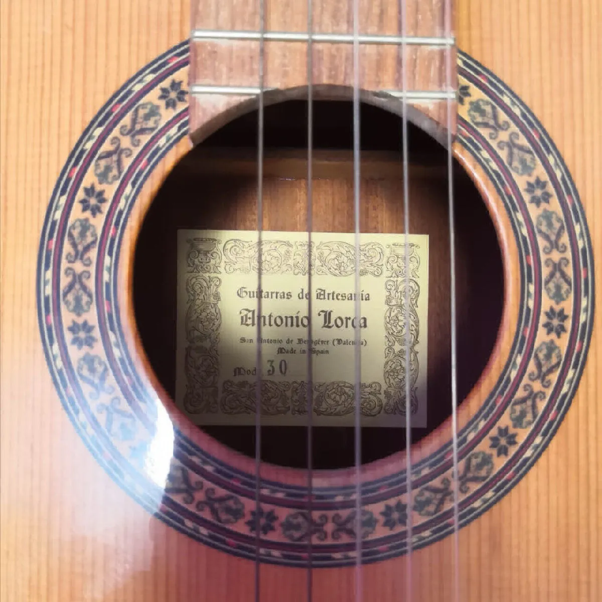 Κλασσική κιθάρα Antonio Lorca No30 με θήκη και 3 βιβλία για αρχάριους