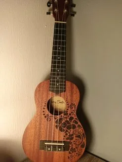 Ukulele Soprano απο Thomann. Τιμη συζητήσιμη!