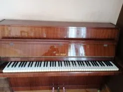 πωλείται πιάνο πετροφ