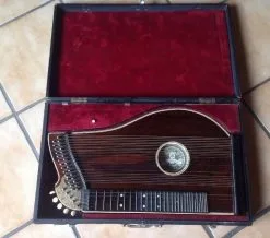 Παραδοσιακό σαντούρι του 1940