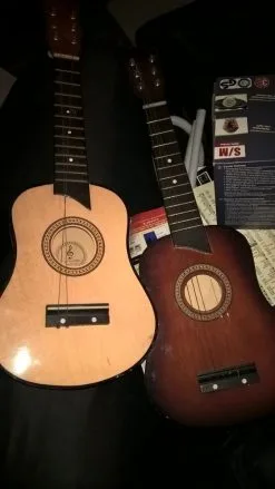 Πακετο 2 κιθαρες ΑΚΟΥΣΤΙΚΕΣ ΜΙΚΡΕΣ.