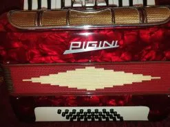 ΑΚΟΡΝΤΕΟΝ PIGINI 32B!! ΣΕ ΑΡΙΣΤΗ ΚΑΤΑΣΤΑΣΗ!!