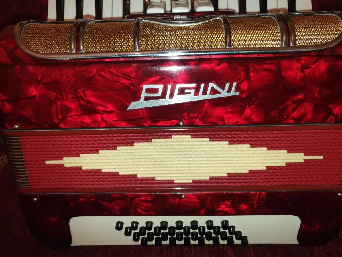 ΑΚΟΡΝΤΕΟΝ PIGINI 32B!! ΣΕ ΑΡΙΣΤΗ ΚΑΤΑΣΤΑΣΗ!!