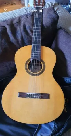 Κλασσική κιθάρα 3/4 Protege By Cordoba μαζί με την αδιάβροχη θήκη της.