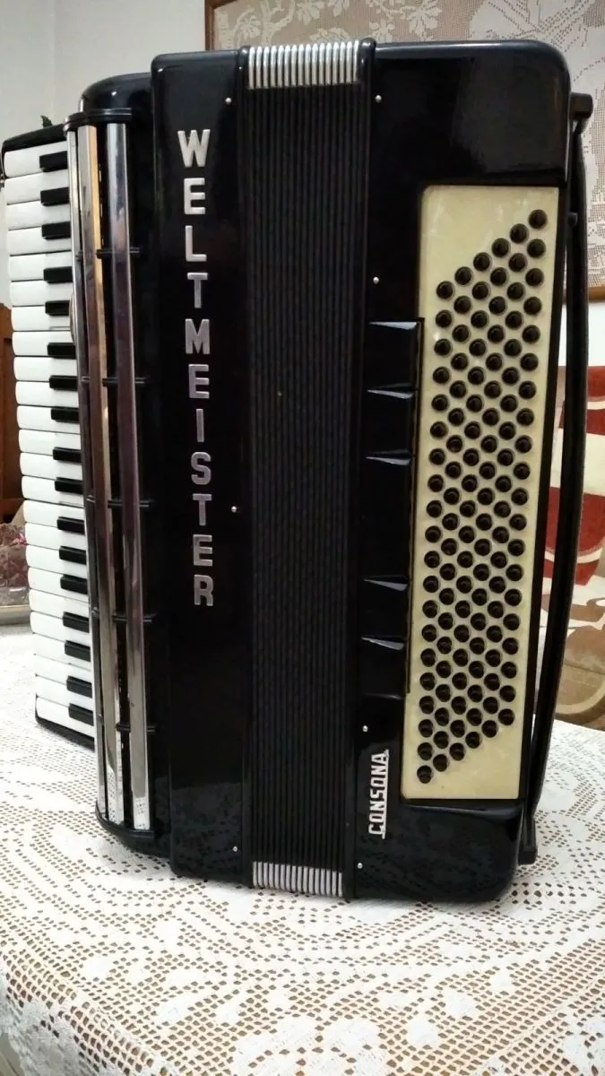 ΑΚΟΡΝΤΕΟΝ WELTMEISTER CONSONA