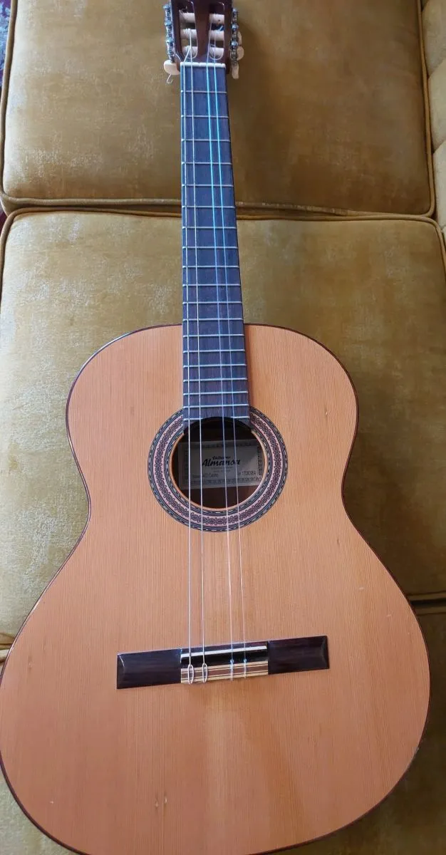 Πωλείται κλασική κιθάρα Almansa 403 Cedro