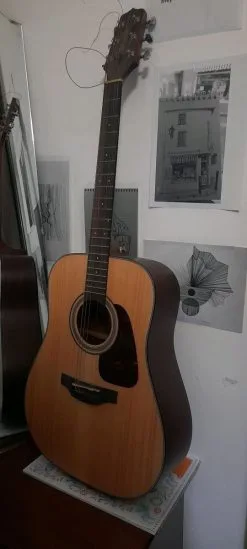 κιθάρα άθικτη έχει χρησιμοποιηθεί 3 φορές