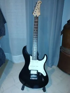 Ηλεκτρική κιθάρα YAMAHA 112V PACIFICA