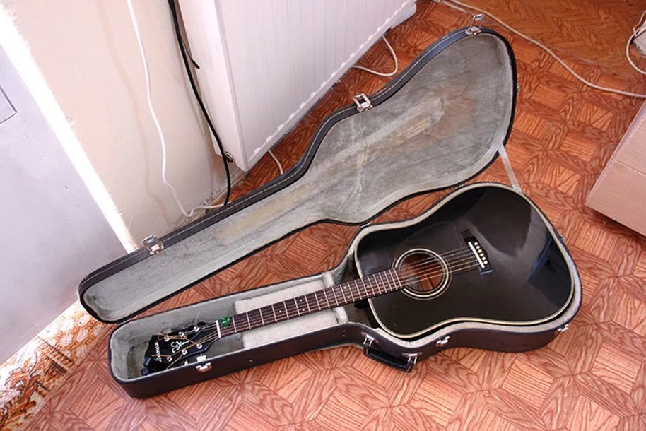 Ibanez V300BK ακουστική σε άριστη κατάσταση με θήκη