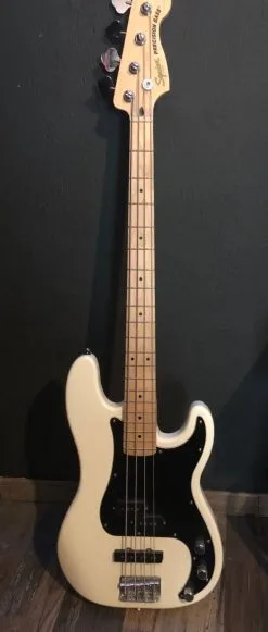 Μεταχειρισμένο μπασο Fender σε άριστη κατάσταση