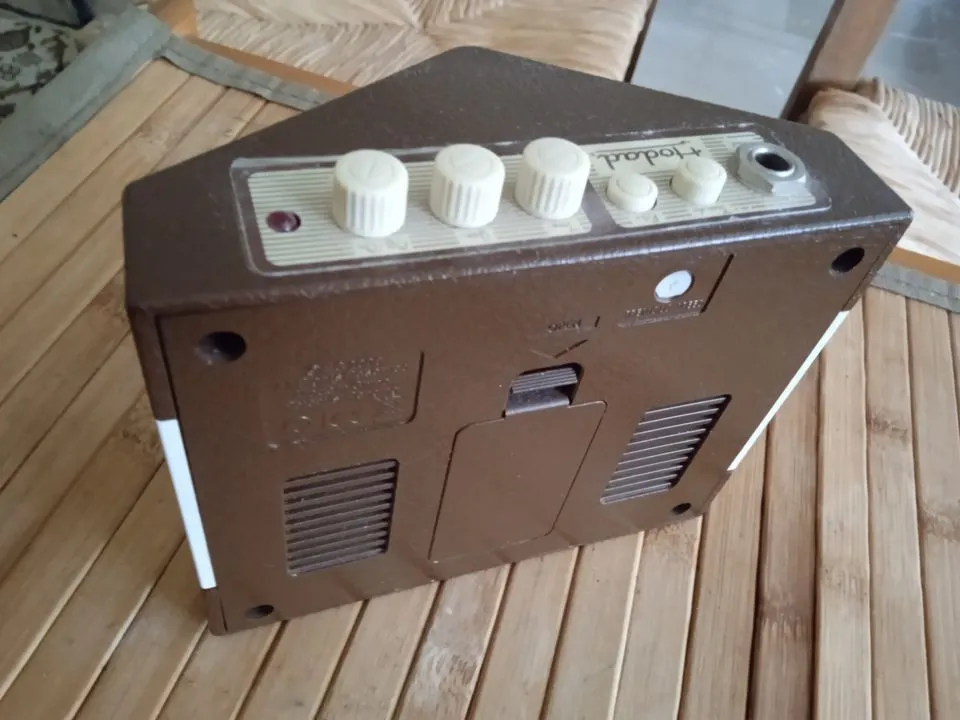 Danelectro Mini Amp - The Best Mini Amp For Rockabilly - Image 4