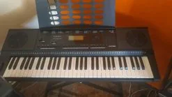 Πωλείται αρμόνιο KURZWEIL KP100 μαζί με την βάση, ελαφρώς μεταχειρισμένο.