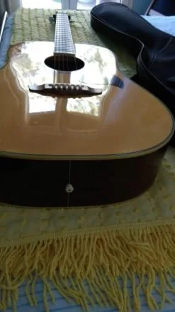 Leer ακουστικη κιθαρα + θηκη - ΠΤΩΣΗ ΤΙΜΗΣ ΝΑ ΦΕΥΓΕΙ