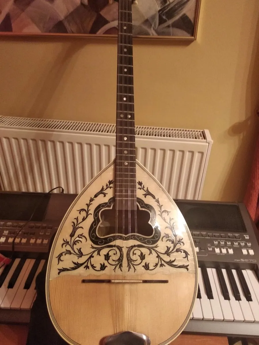 Μπουζούκι τετράχορδο σε πολύ καλή κατάσταση θέλει μόνο αλλαγή χορδων X*******@*****.com