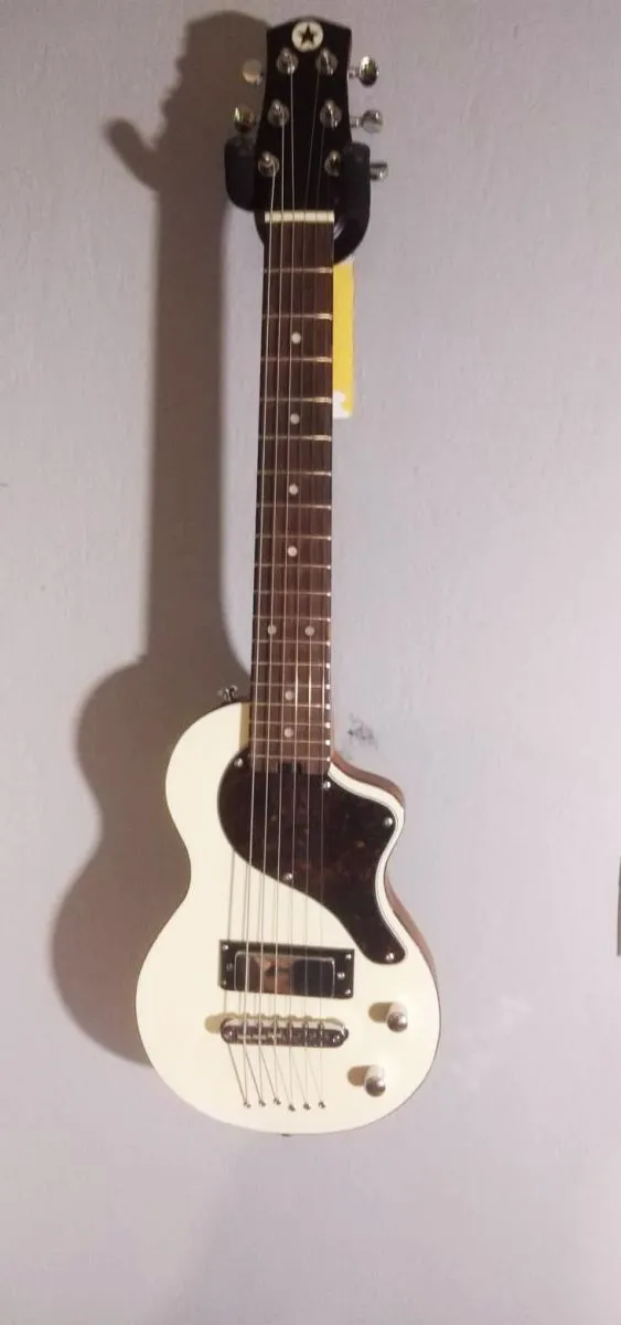 Blackstar Carry-on Travel Guitar, μαζί με θήκη 80 εκατοστών.