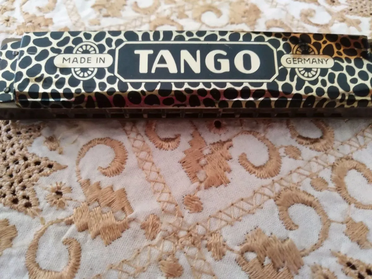 φυσαρμόνικα γερμανική M. κιhohner 1950 Tango δίνεται με τη θήκη της - Image 2