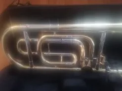 ΤΡΟΜΠΌΝΙ ΜΕ ΚΛΕΙΔΊ