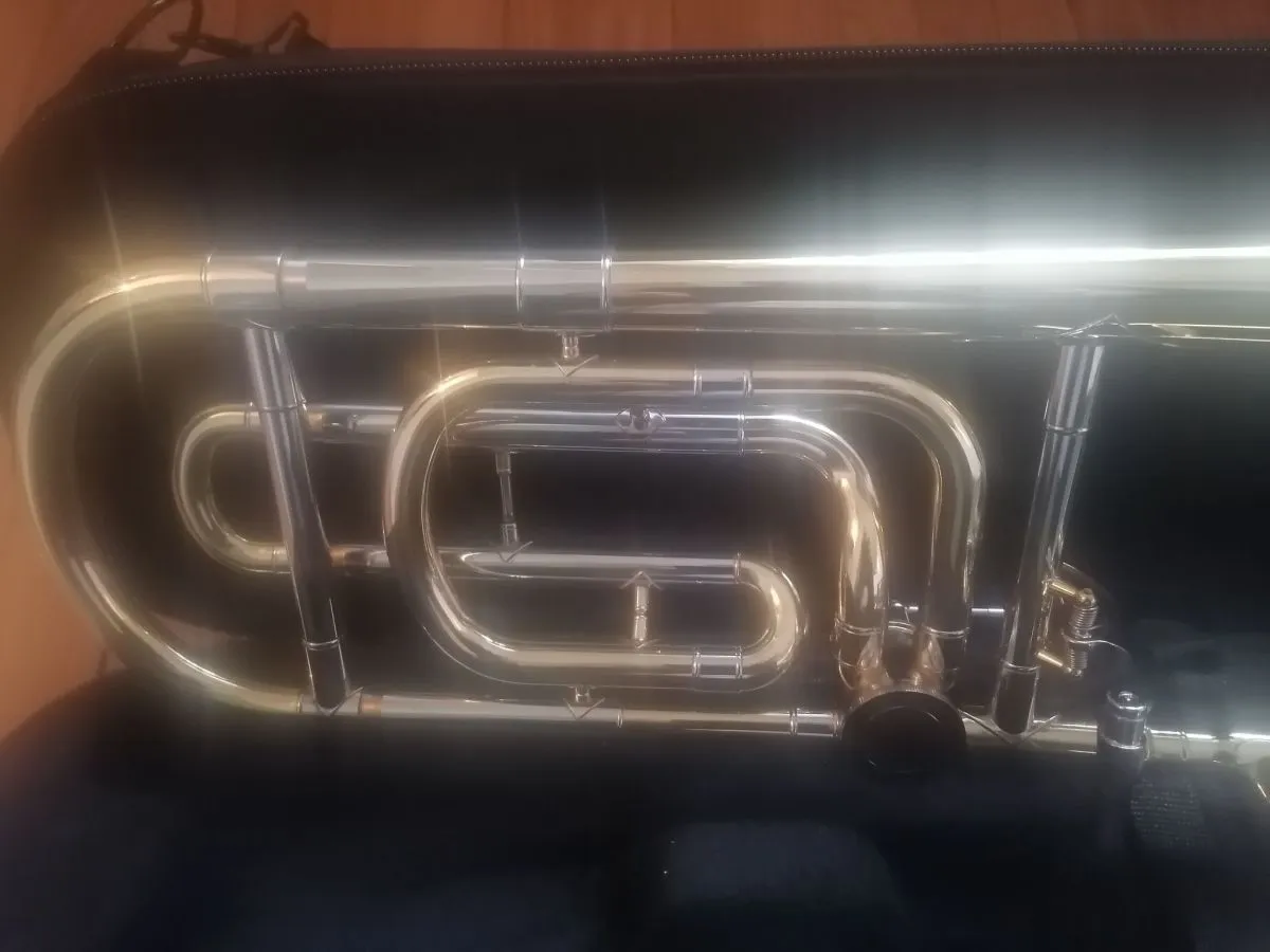 ΤΡΟΜΠΌΝΙ ΜΕ ΚΛΕΙΔΊ