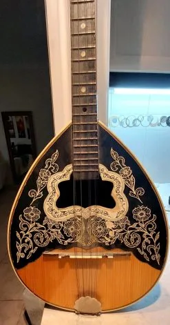 Μπουζούκι 38 ετών. κατασκευής 1985!!