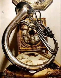 Ελίκων Τούμπα, Παλαιό συλλεκτικό μουσικό όργανο Στρατιωτικής Μουσικής. Επωνυμία Romeo Orsi, κατασκευάστηκε στην Ιταλία δεκ. 1920. Σύστημα κλειδιών με κυλίνδρους. Διακόσμηση, ρετρό, ντεκόρ, Vintage