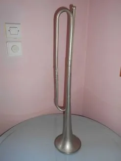 Παλιά Τρομπέτα Σαλπιγκτή με Ύψος 0,65 Cm (για Διακόσμηση Χώρου).