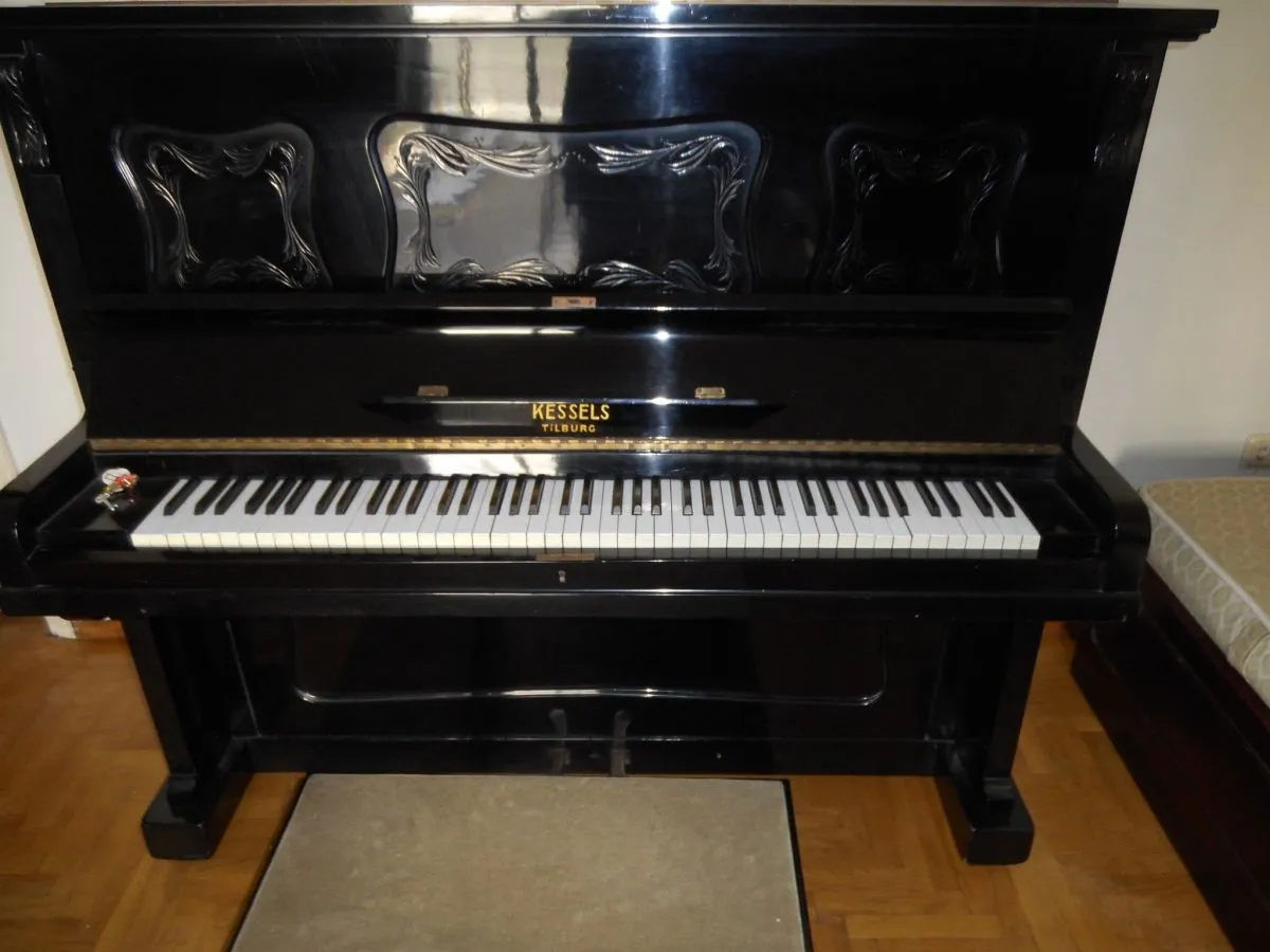 ΚΛΑΣΙΚΟ ΟΡΘΙΟ ΠΙΑΝΟ KESSELS TILBURG