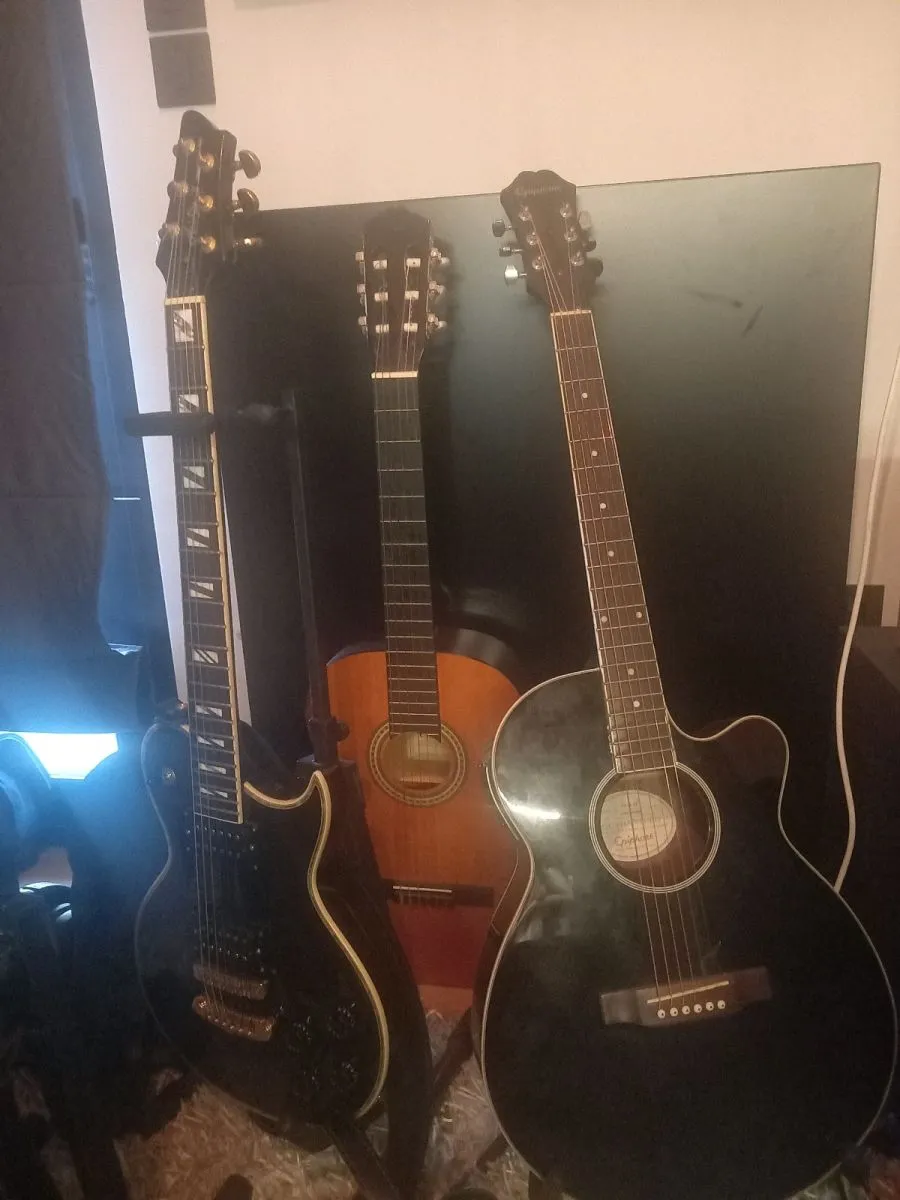 κιθάρες ,πεταλιερα και ενισχυτής πακετο