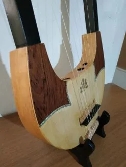 Μοναδική αρχαία Ελληνική λύρα (video)