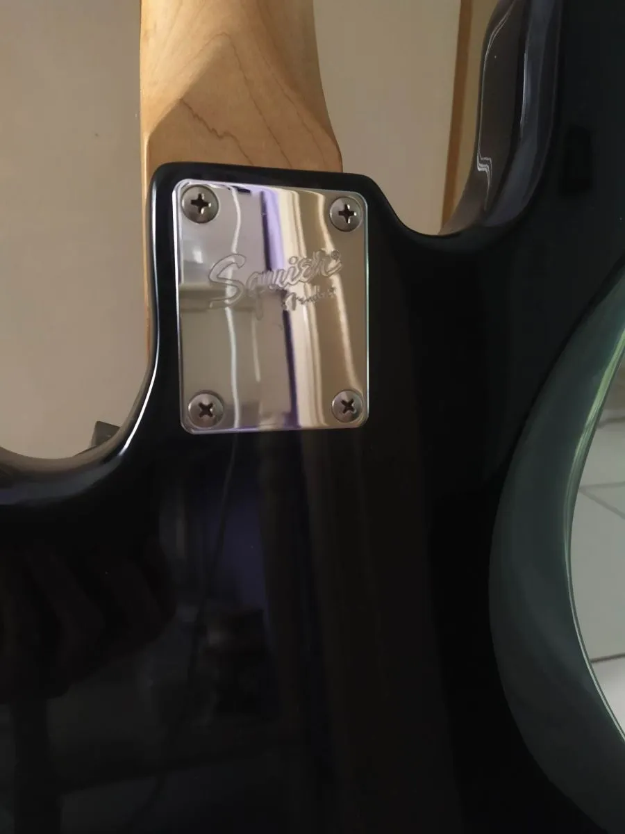 Ηλεκτρικό Μπάσο Fender Squier + Ενισχυτής Line 6 - Image 6