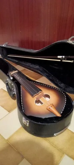 Κρητική Λύρα Με Θήκη, Καινούριο Δοξάρι Και Ρετσίνι