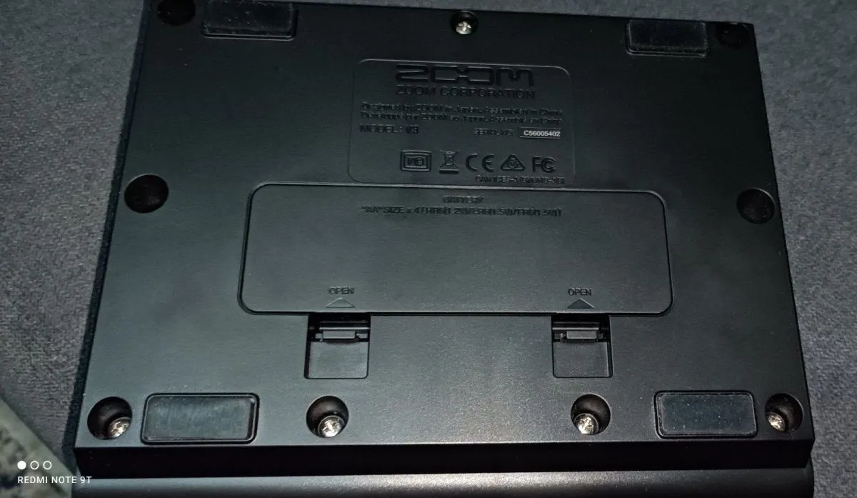 Looper, Zoom V3 Vocal Processor - Image 3