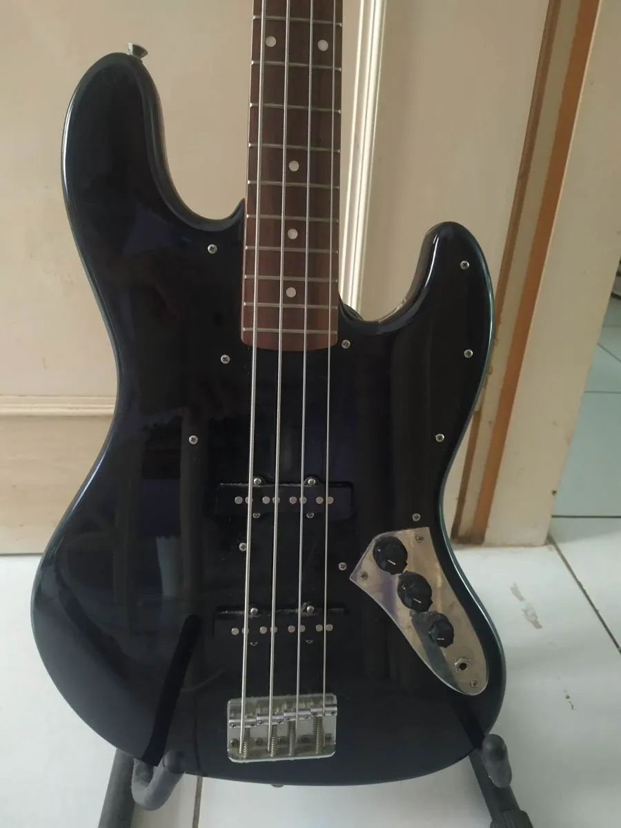 Ηλεκτρικό Μπάσο Fender Squier + Ενισχυτής Line 6 - Image 5