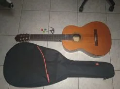 Κλασσική κιθάρα, μεταχειρισμένη σε πάρα πολύ καλή κατάσταση.