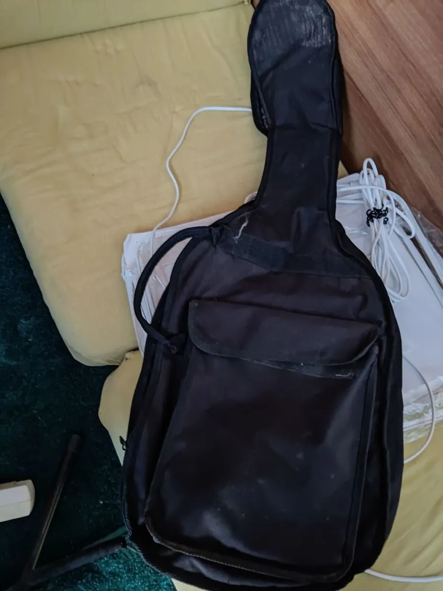 ΗΛΕΚΤΡΙΚΉ ΚΙΘΆΡΑ YAMAHA ΟΛΟΚΑΊΝΟΥΡΓΙΑ ΑΧΡΗΣΙΜΟΠΟΙΗΤΗ ΜΕ ΘΗΚΗ ΚΑΙ STAND 80€ - Image 2