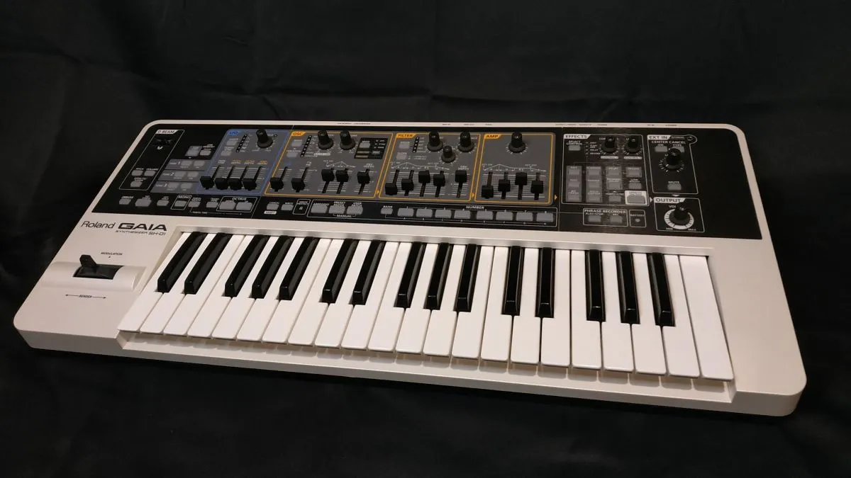 Roland Synthesizer Gaia SH-01 - Image 2