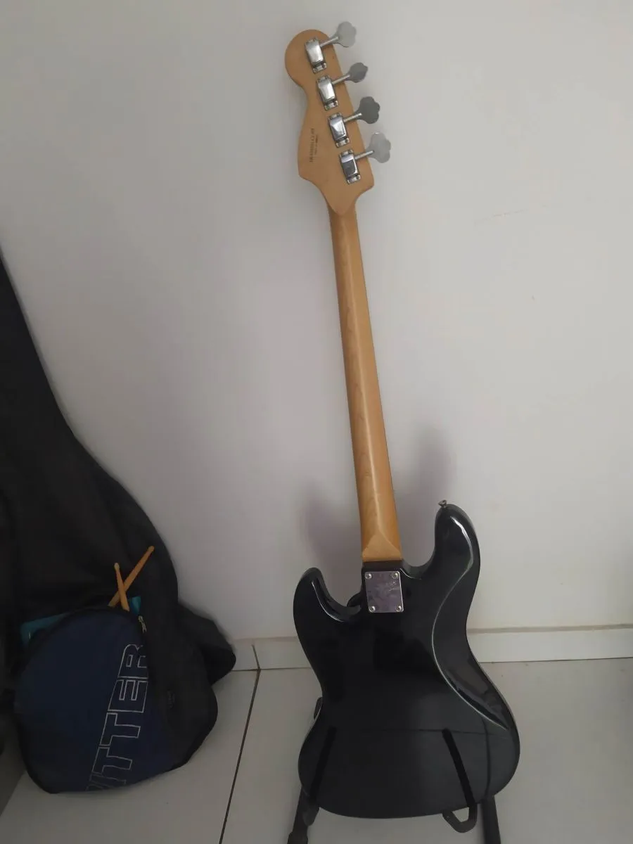Ηλεκτρικό Μπάσο Fender Squier + Ενισχυτής Line 6 - Image 8