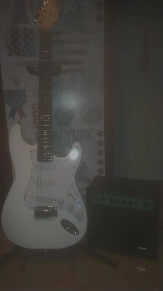 ηλεκτρική κιθάρα μαζί με ενισχυτή - Image 2