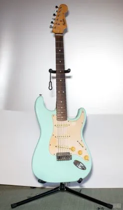 Σετ κιθαρων Fender Squier και μια ηλεκτροακουστικη