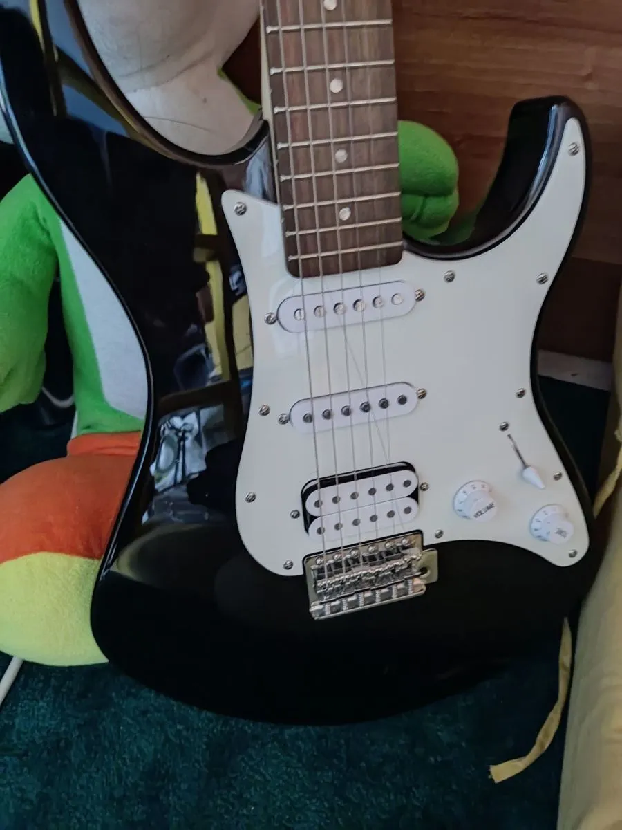 ΗΛΕΚΤΡΙΚΉ ΚΙΘΆΡΑ YAMAHA ΟΛΟΚΑΊΝΟΥΡΓΙΑ ΑΧΡΗΣΙΜΟΠΟΙΗΤΗ ΜΕ ΘΗΚΗ ΚΑΙ STAND 80€ - Image 4