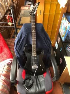 Jackson Ηλεκτρική Κιθάρα JS11 Dinky με HH Διάταξη Μαγνητών και Tremolo Ταστιέρα Rosewood σε Χρώμα Μαύρο