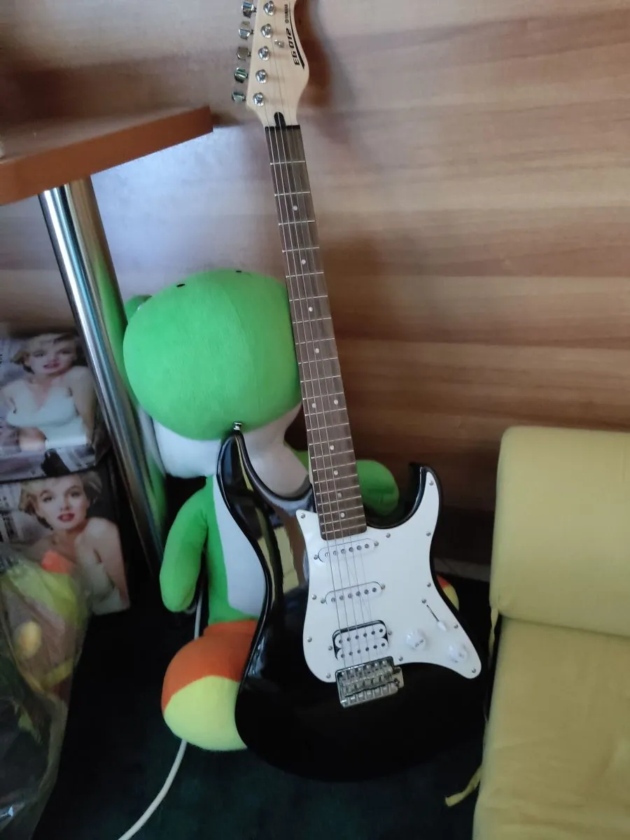 ΗΛΕΚΤΡΙΚΉ ΚΙΘΆΡΑ YAMAHA ΟΛΟΚΑΊΝΟΥΡΓΙΑ ΑΧΡΗΣΙΜΟΠΟΙΗΤΗ ΜΕ ΘΗΚΗ ΚΑΙ STAND 80€ - Image 5