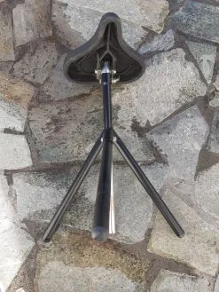 σκαμπό για μουσικό όργανο εντελώς αμεταχειριστο