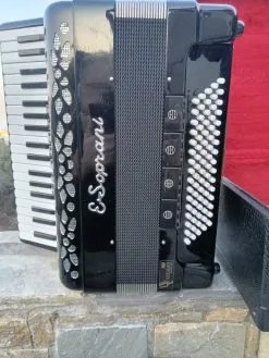 ΠΩΛΕΙΤΑΙ ΑΚΟΡΝΤΕΟΝ E Soprani