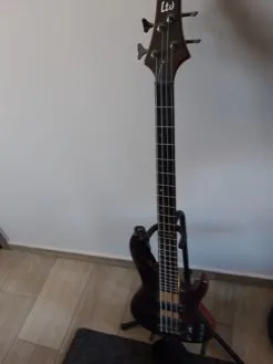 Πωλείται ESP LTD B4-E ELECTRIC BASS (MAHOGANY) 350 Ευρώ καινούργιο