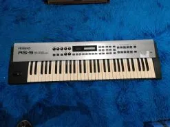 Roland RS-5 64 Voice Synthesizer