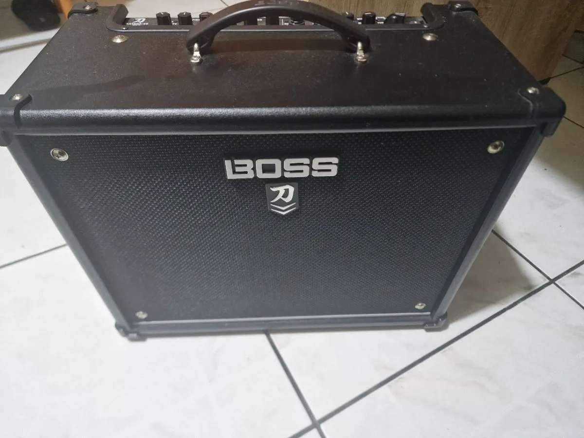ΗΛΕΚΤΡΙΚΗ ΚΙΘΑΡΑ FENDER ΚΑΙ ΕΝΙΣΧΥΤΗΣ BOSS KATANA-50 MK II - Image 3