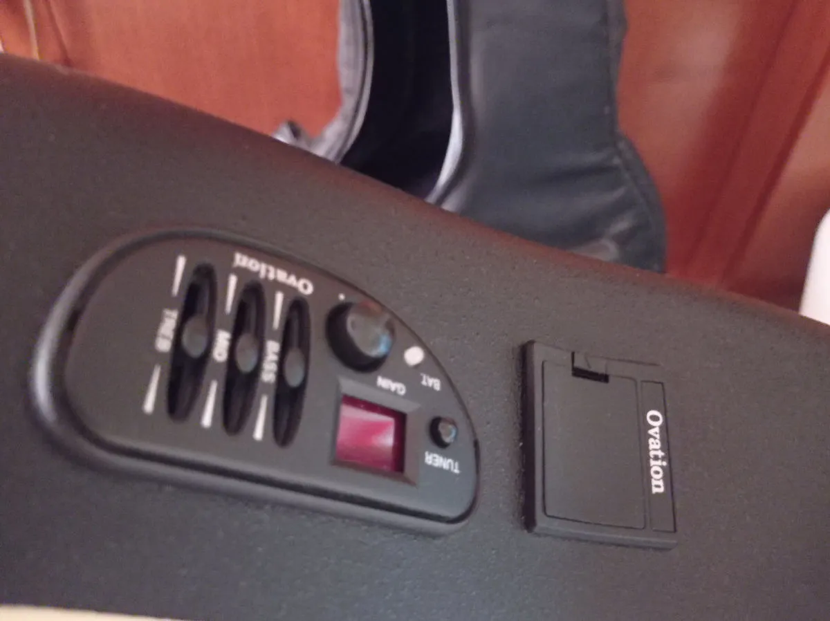 Hλεκτρακουστική κιθάρα Ovation CC24 2WFB + αντικραδασμική θήκη+ ζώνη Ernie Ball - Image 9