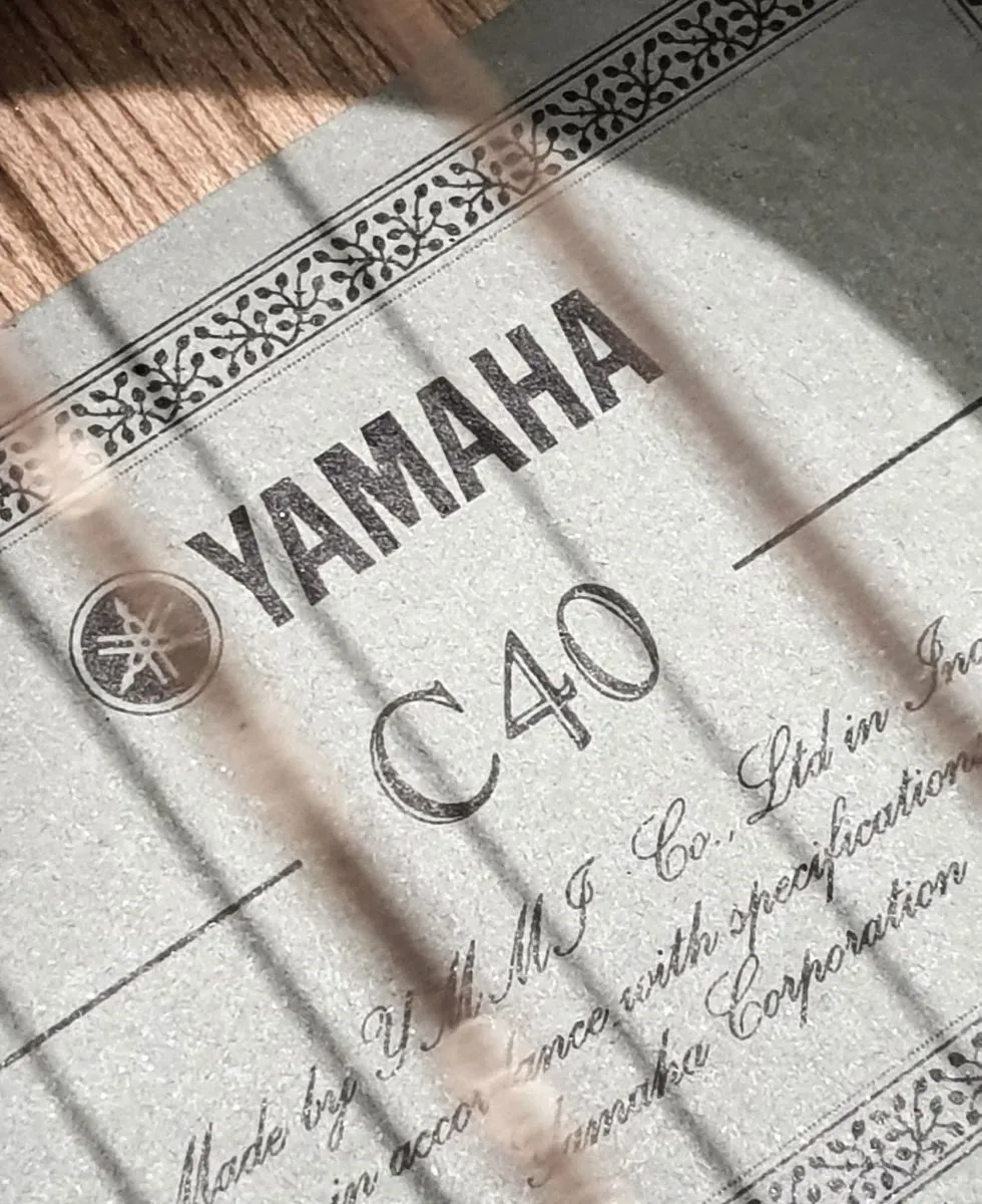 Yamaha Κλασική Κιθάρα C40 4/4 Natural + Ritter θήκη + Dunlop Μεταλλικό Καποτάστο + Hohner Μεταλλικό Υποπόδιο + Μεταλλικό Αναλόγιο - Image 5