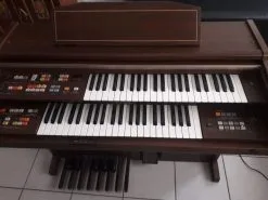 Πωλείται αρμόνιο KAWAI με δύο σκάλες και Pedal λειτουργικό. 150 Ευρώ